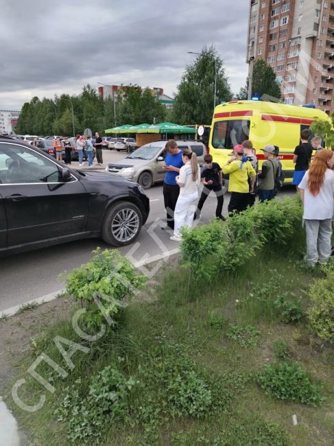 В Ухте сбили девочек, которые перебегали дорогу